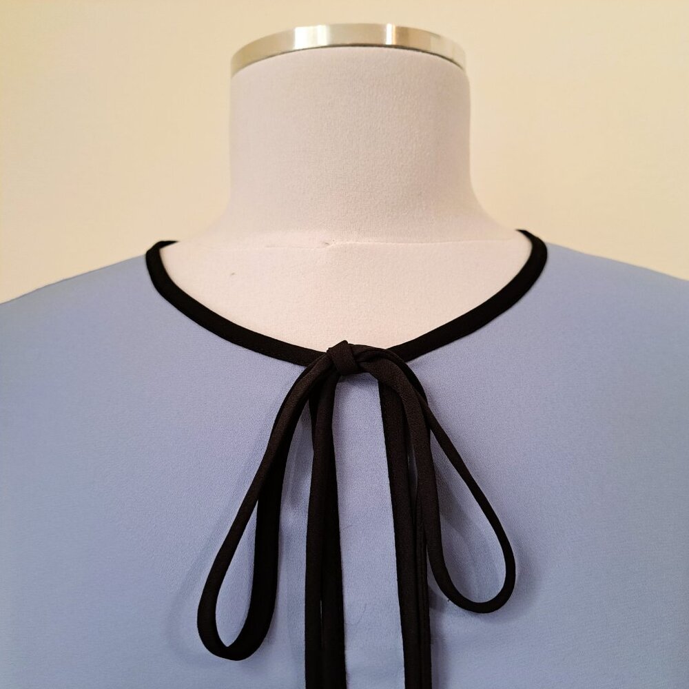 Timing Women Top Short Sleeve Trim Contrast Blue/Black Size M Great Condition - Picture 4 of 7